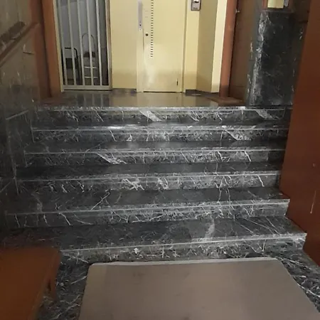 Elegance Luxury Penthouse דירה *